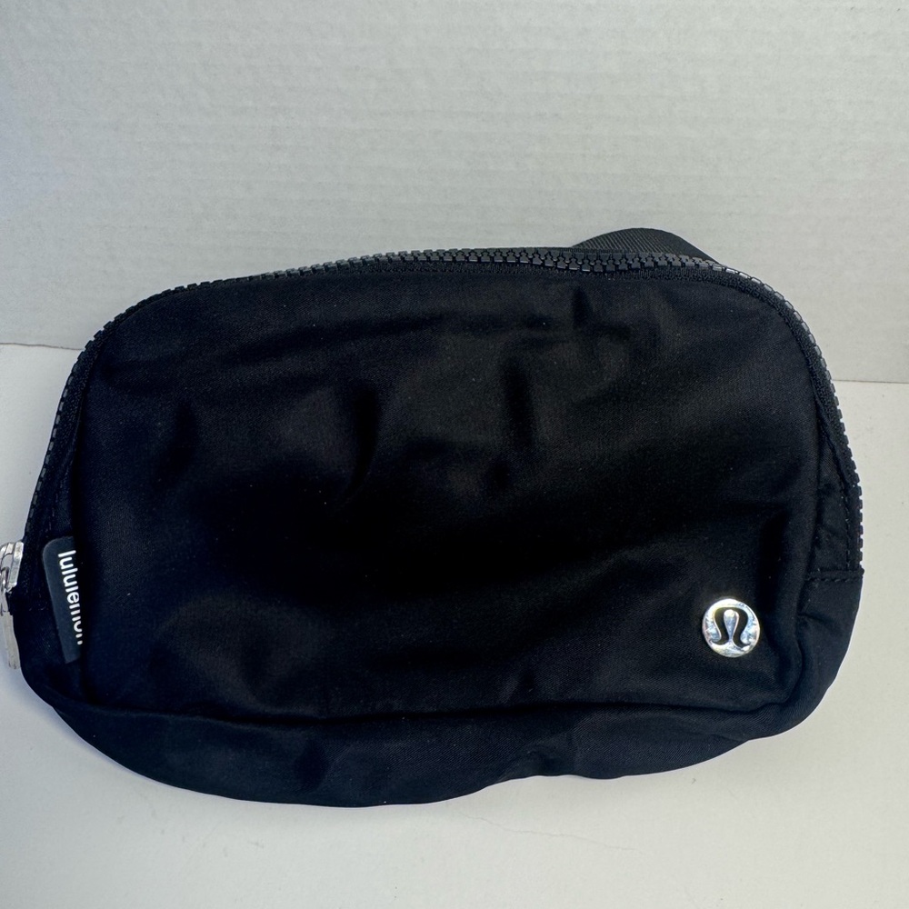 LULULEMON Belt Bag. Black.